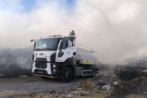 Çöp toplama alanında çıkan yangın ile mücadelemizi sürdürüyoruz.